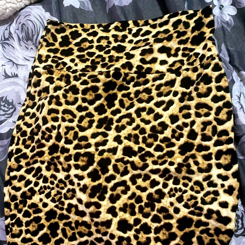 Fitted skirt